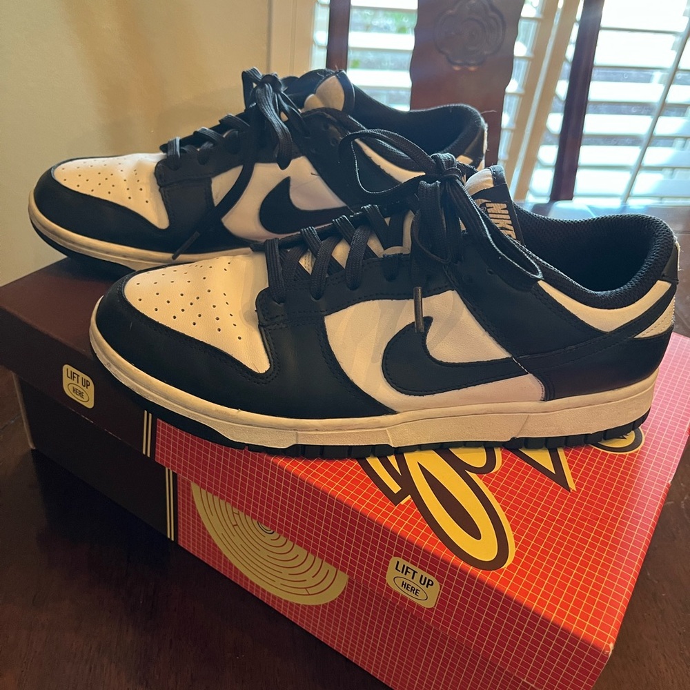 Nike Low Dunks, like new conditin. Worn a handful of times.